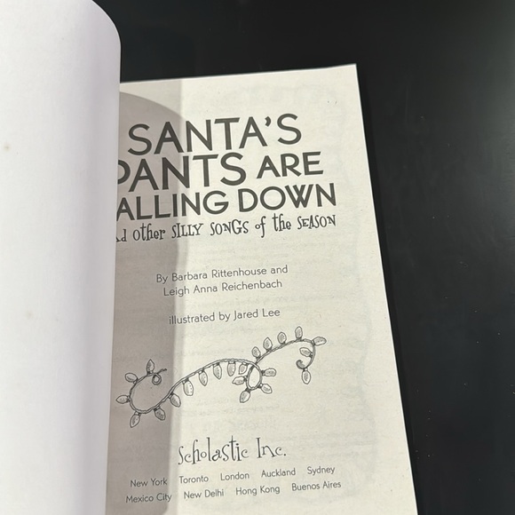Santa’s Pants Are Falling Down - Scholastic Softcover Book - Picture 3 of 5
